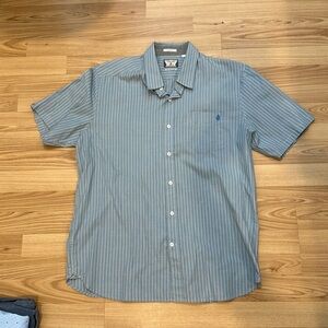 VOLCOM CLASSIC FIT SHORT SLEEVE BUTTON DOWN